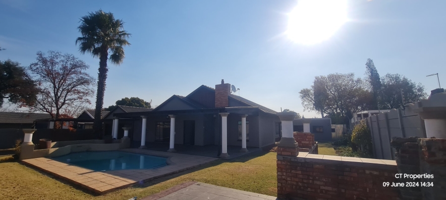 To Let 5 Bedroom Property for Rent in Elspark Gauteng