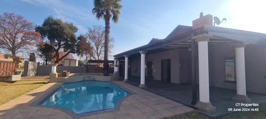 To Let 5 Bedroom Property for Rent in Elspark Gauteng