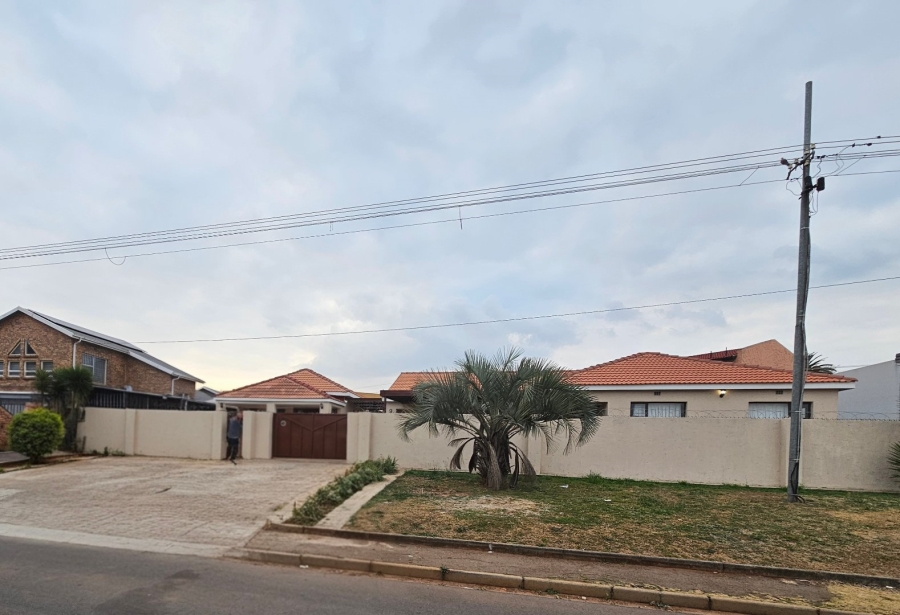 3 Bedroom Property for Sale in Bosmont Gauteng