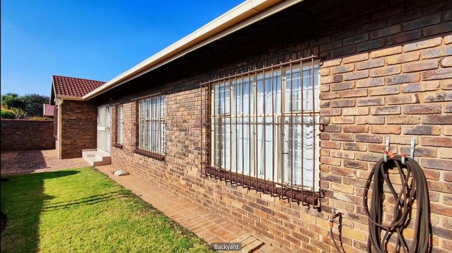 3 Bedroom Property for Sale in Birchleigh North Gauteng