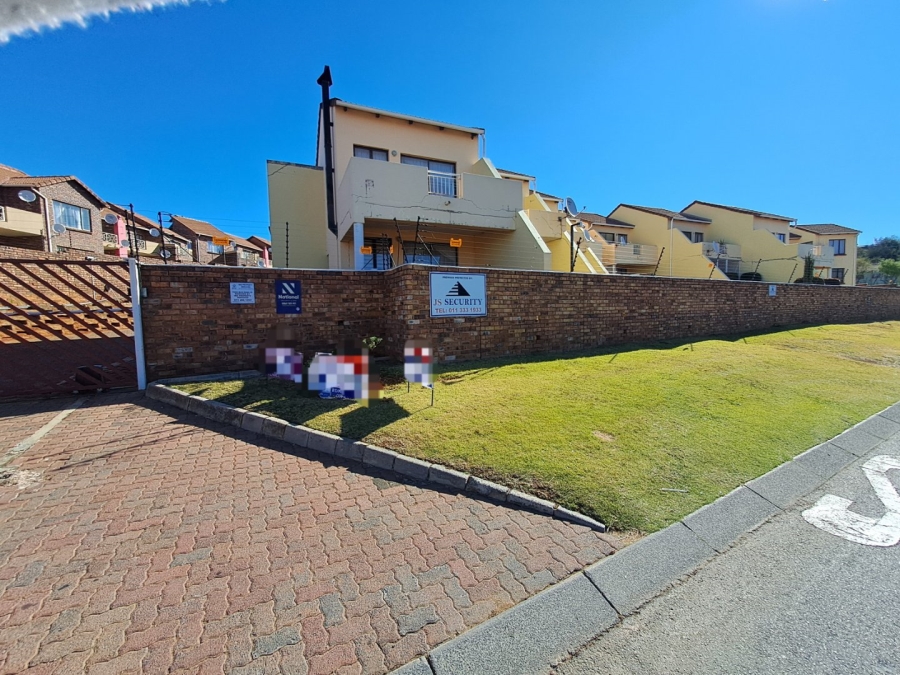 2 Bedroom Property for Sale in Mondeor Gauteng