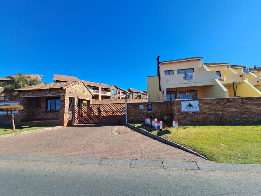 2 Bedroom Property for Sale in Mondeor Gauteng
