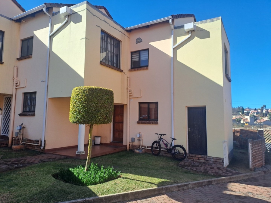2 Bedroom Property for Sale in Mondeor Gauteng