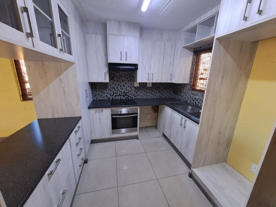 2 Bedroom Property for Sale in Mondeor Gauteng