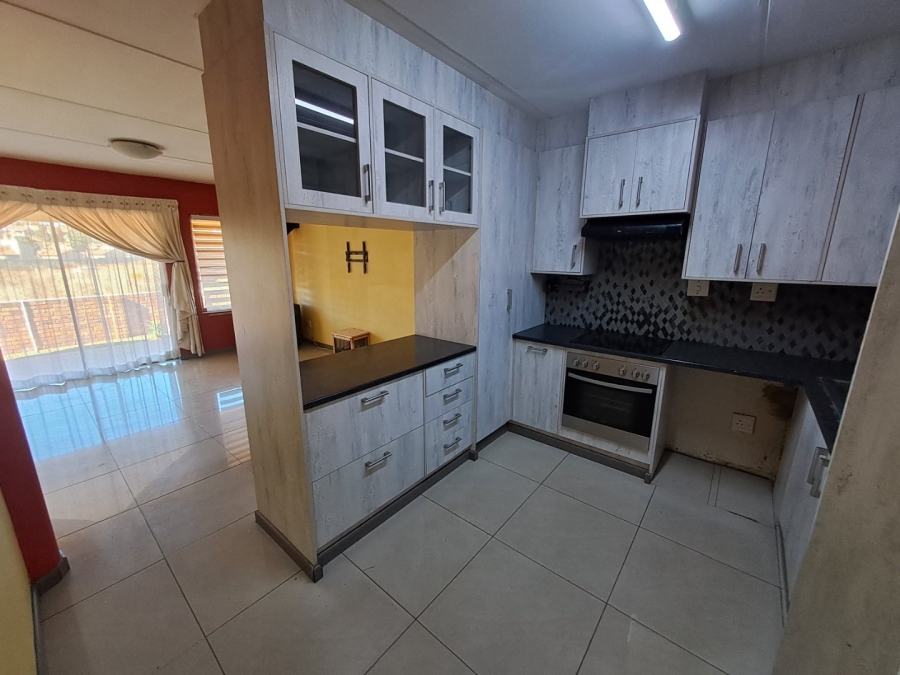 2 Bedroom Property for Sale in Mondeor Gauteng