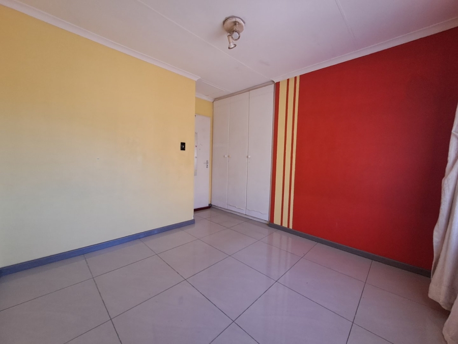2 Bedroom Property for Sale in Mondeor Gauteng