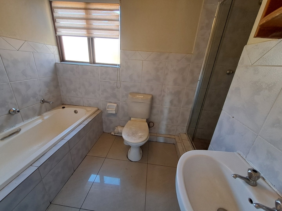 2 Bedroom Property for Sale in Mondeor Gauteng