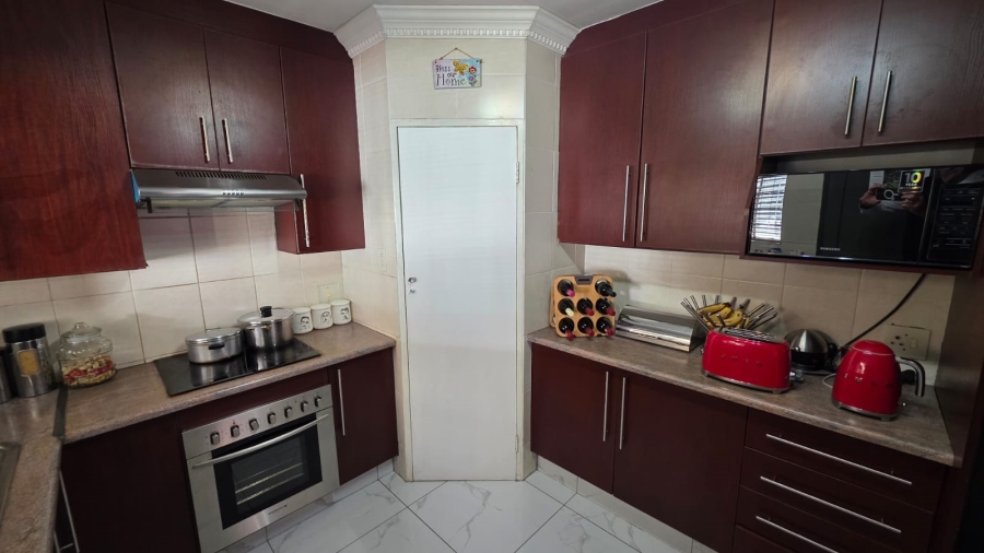 7 Bedroom Property for Sale in Doornpoort Gauteng