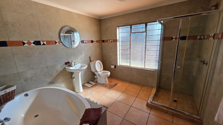 7 Bedroom Property for Sale in Doornpoort Gauteng