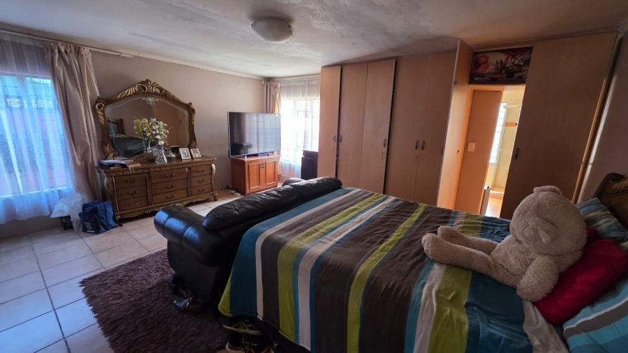 7 Bedroom Property for Sale in Doornpoort Gauteng