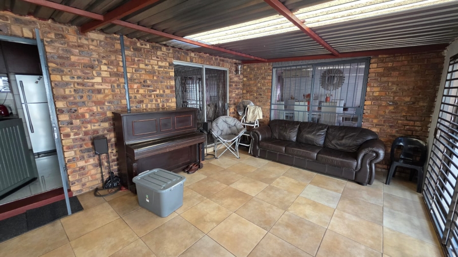 7 Bedroom Property for Sale in Doornpoort Gauteng