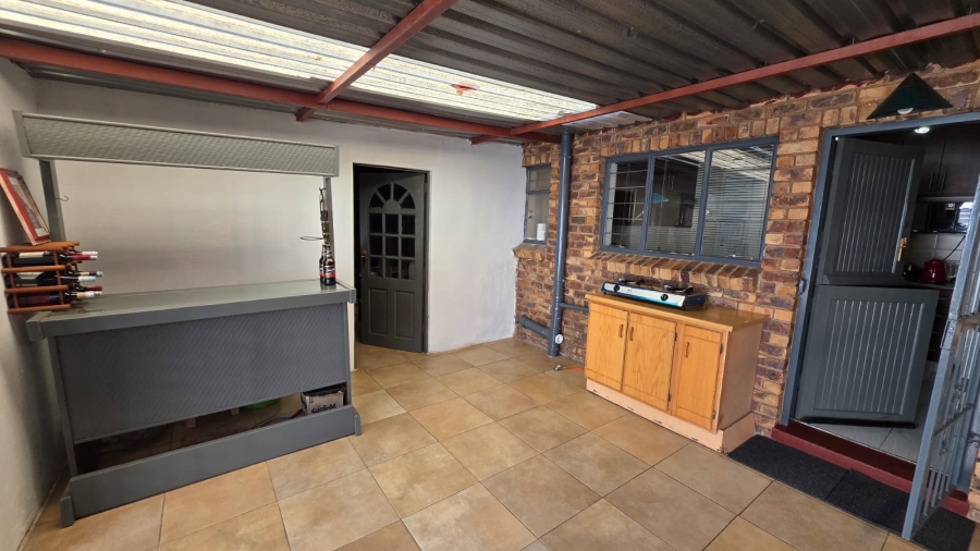 7 Bedroom Property for Sale in Doornpoort Gauteng