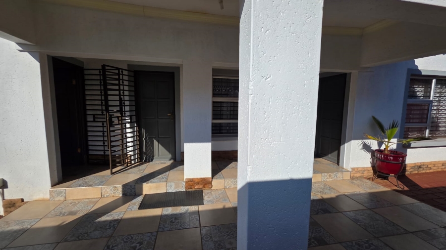 7 Bedroom Property for Sale in Doornpoort Gauteng