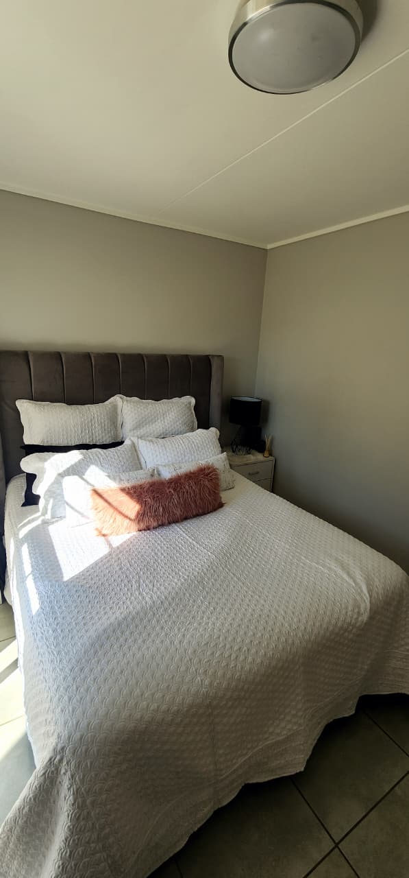  Bedroom Property for Sale in Rooihuiskraal North Gauteng