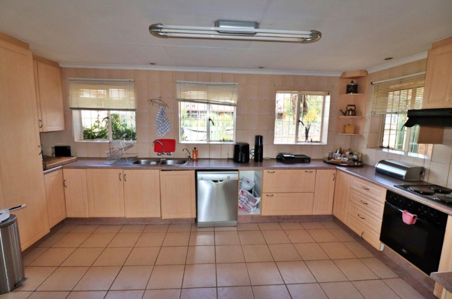 3 Bedroom Property for Sale in Edenvale Central Gauteng