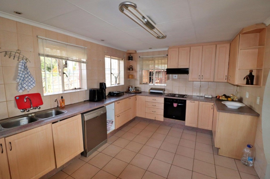 3 Bedroom Property for Sale in Edenvale Central Gauteng