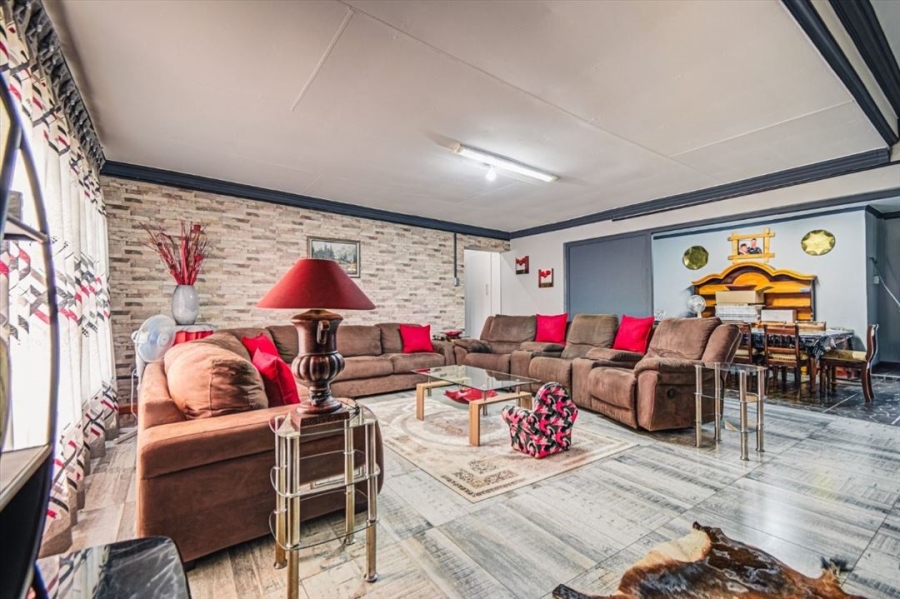  Bedroom Property for Sale in Bredell Gauteng