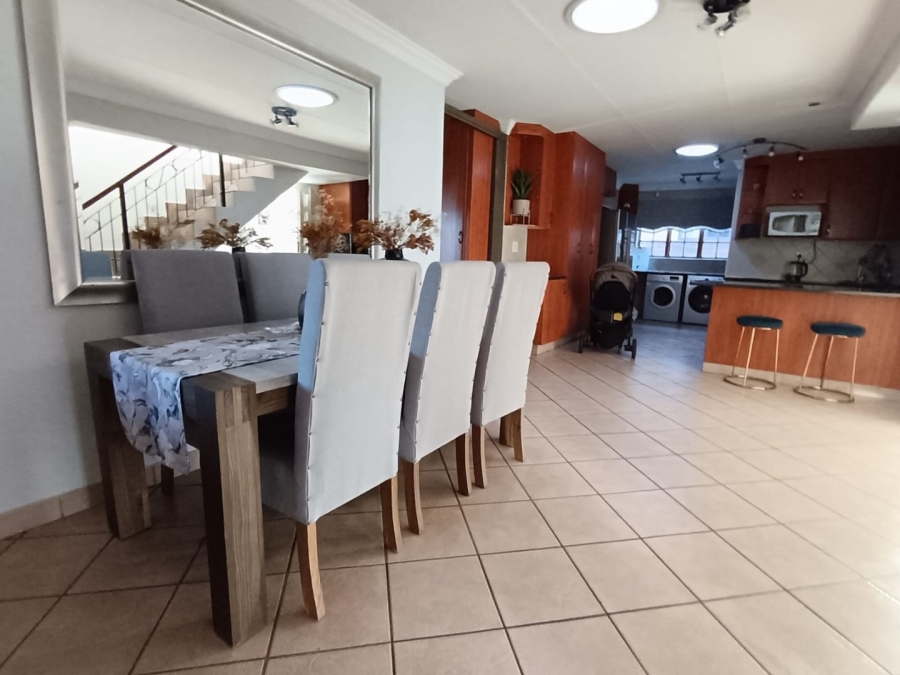 4 Bedroom Property for Sale in Amberfield Gauteng