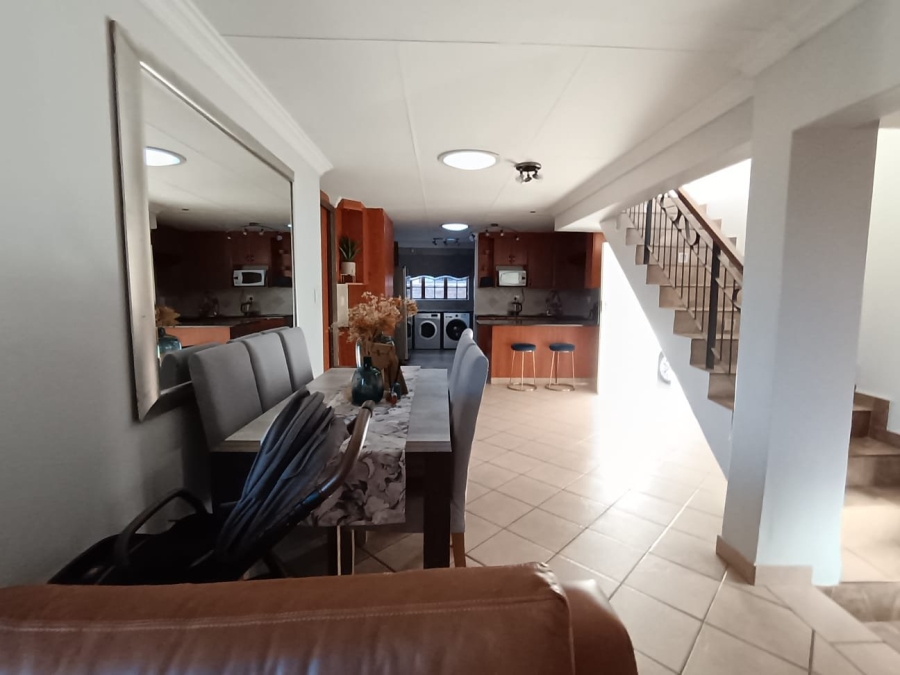 4 Bedroom Property for Sale in Amberfield Gauteng