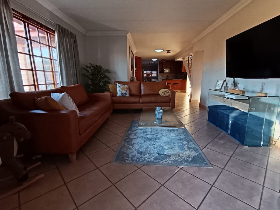 4 Bedroom Property for Sale in Amberfield Gauteng