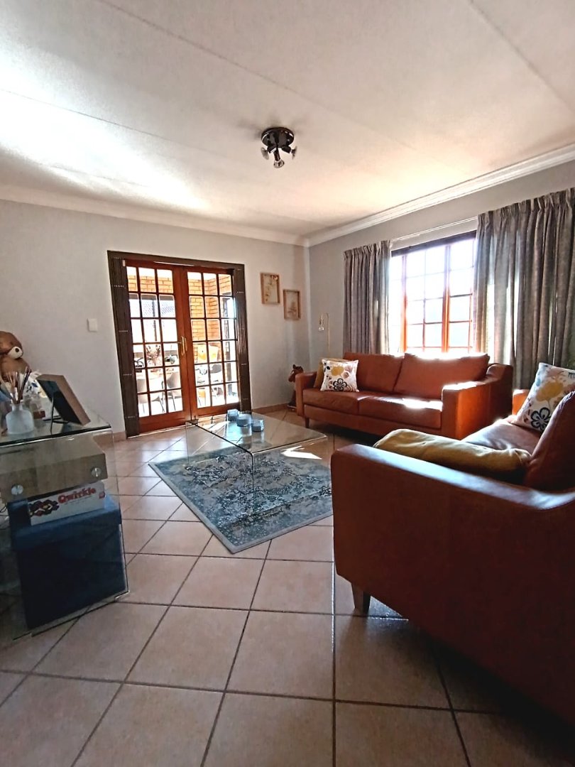 4 Bedroom Property for Sale in Amberfield Gauteng