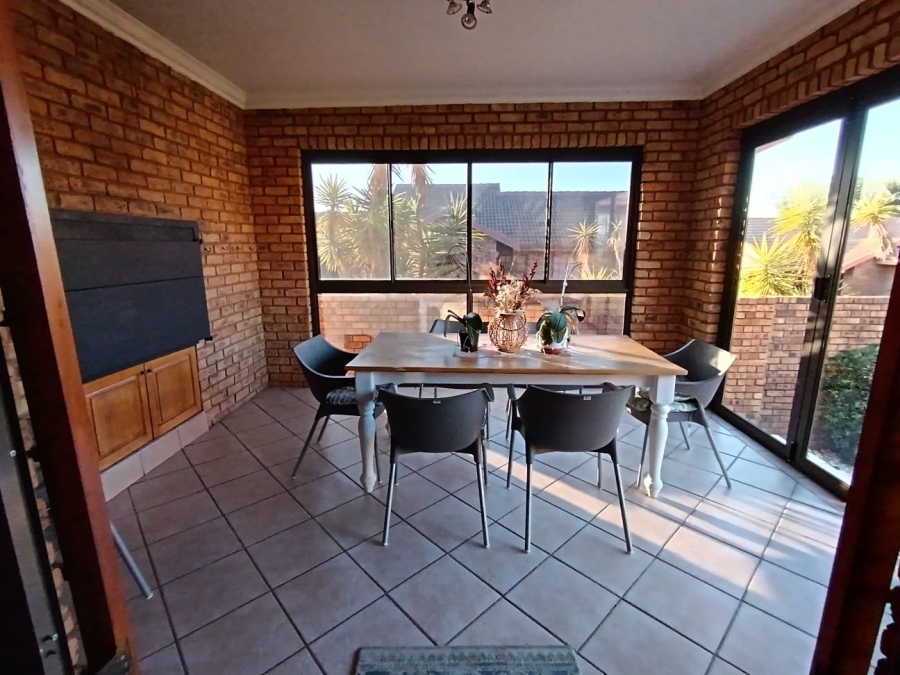 4 Bedroom Property for Sale in Amberfield Gauteng