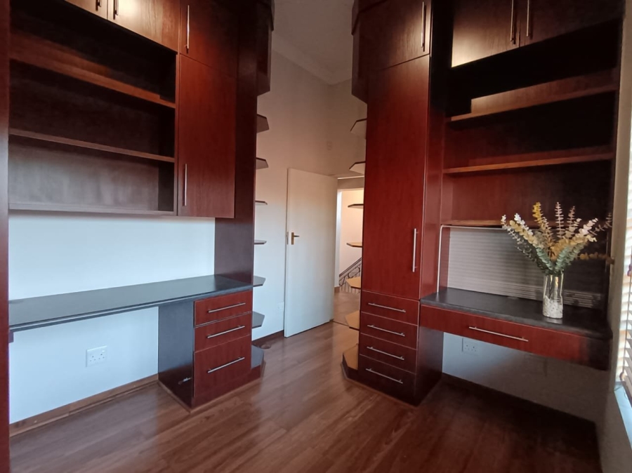 4 Bedroom Property for Sale in Amberfield Gauteng
