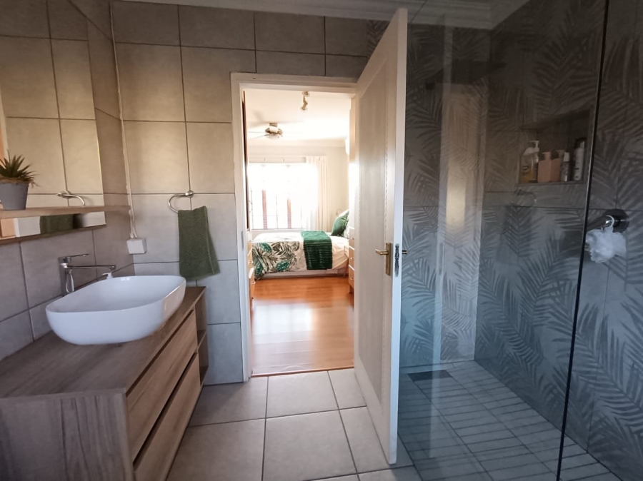 4 Bedroom Property for Sale in Amberfield Gauteng