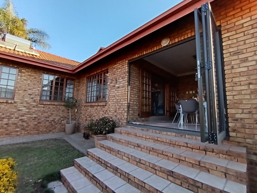 4 Bedroom Property for Sale in Amberfield Gauteng