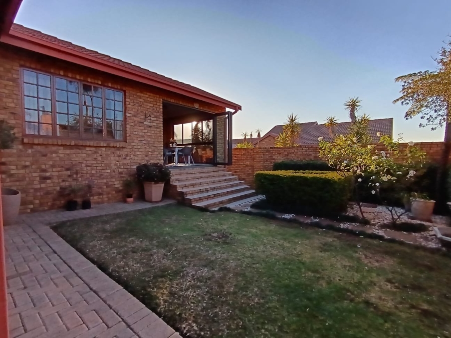 4 Bedroom Property for Sale in Amberfield Gauteng