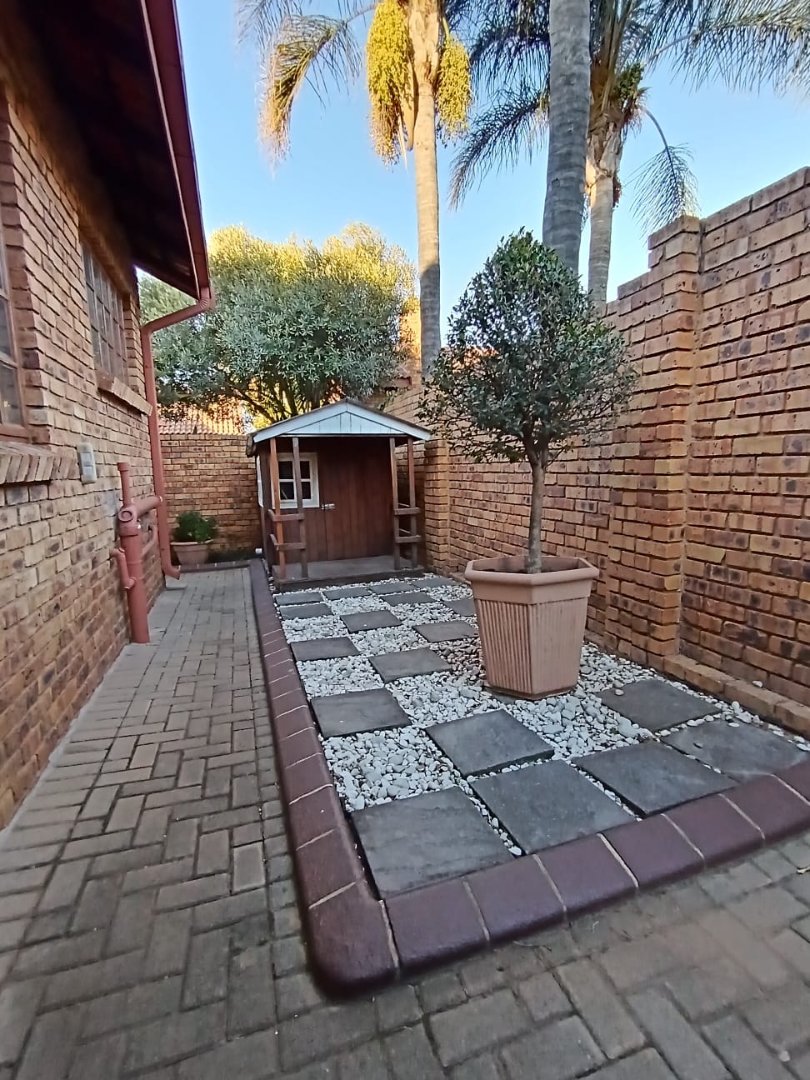 4 Bedroom Property for Sale in Amberfield Gauteng