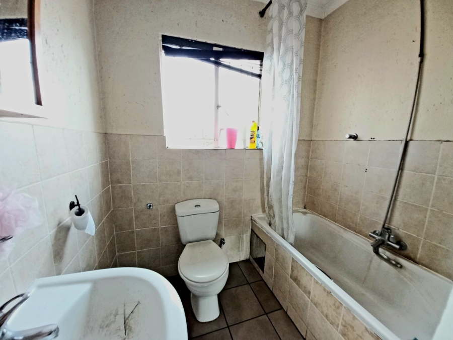 2 Bedroom Property for Sale in Greenstone Hill Gauteng