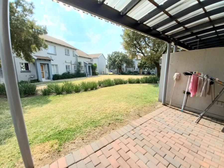 2 Bedroom Property for Sale in Greenstone Hill Gauteng