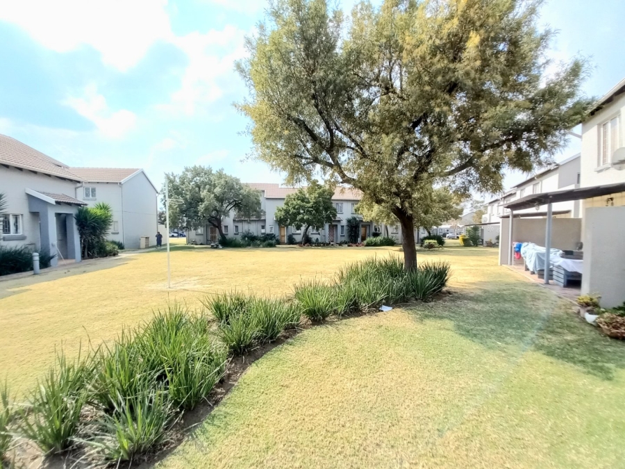 2 Bedroom Property for Sale in Greenstone Hill Gauteng
