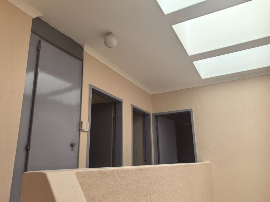 2 Bedroom Property for Sale in Corlett Gardens Gauteng