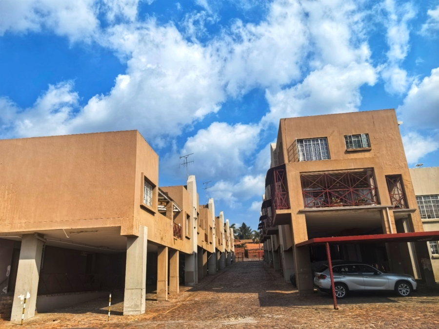 2 Bedroom Property for Sale in Corlett Gardens Gauteng