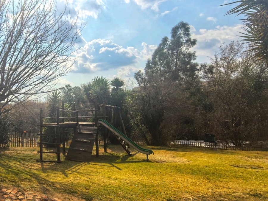 2 Bedroom Property for Sale in Corlett Gardens Gauteng