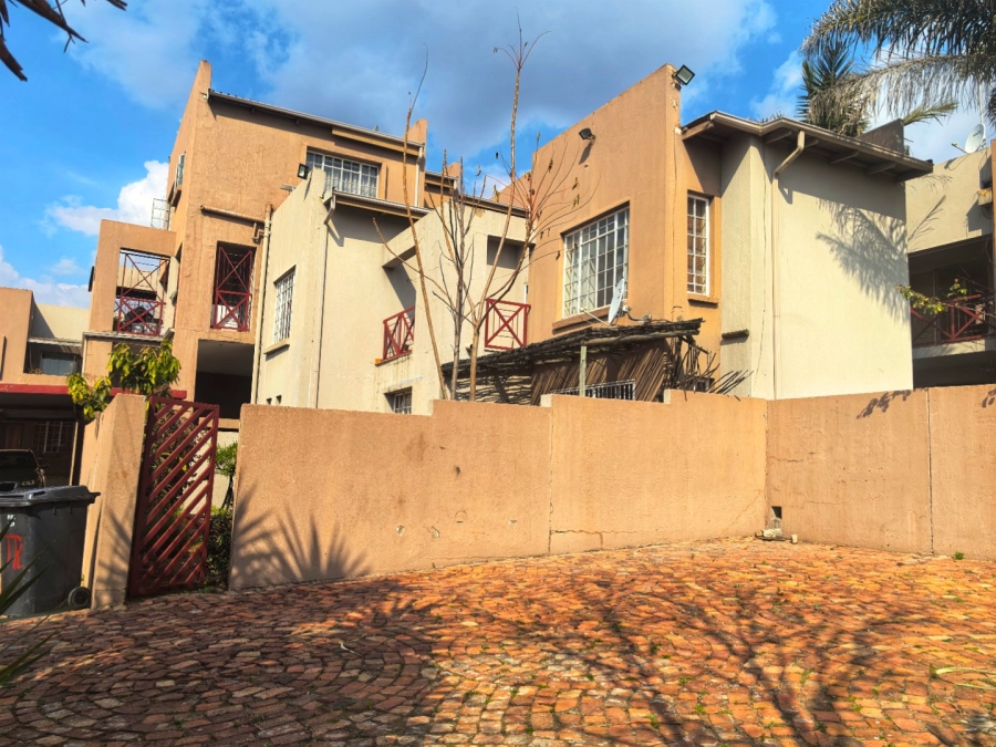 2 Bedroom Property for Sale in Corlett Gardens Gauteng