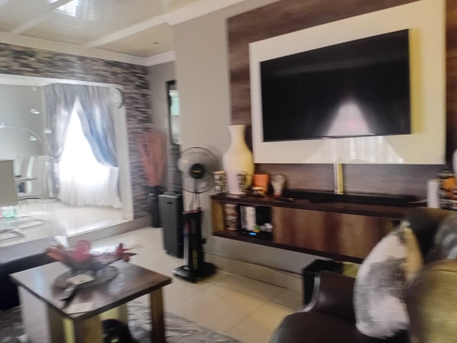 3 Bedroom Property for Sale in Lindo Park Gauteng