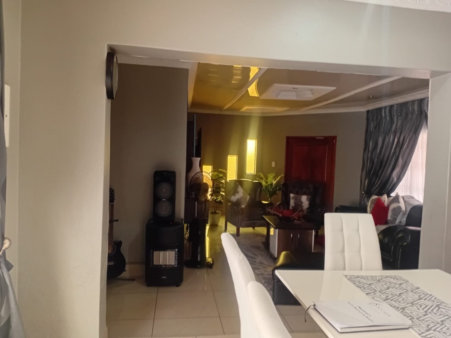 3 Bedroom Property for Sale in Lindo Park Gauteng