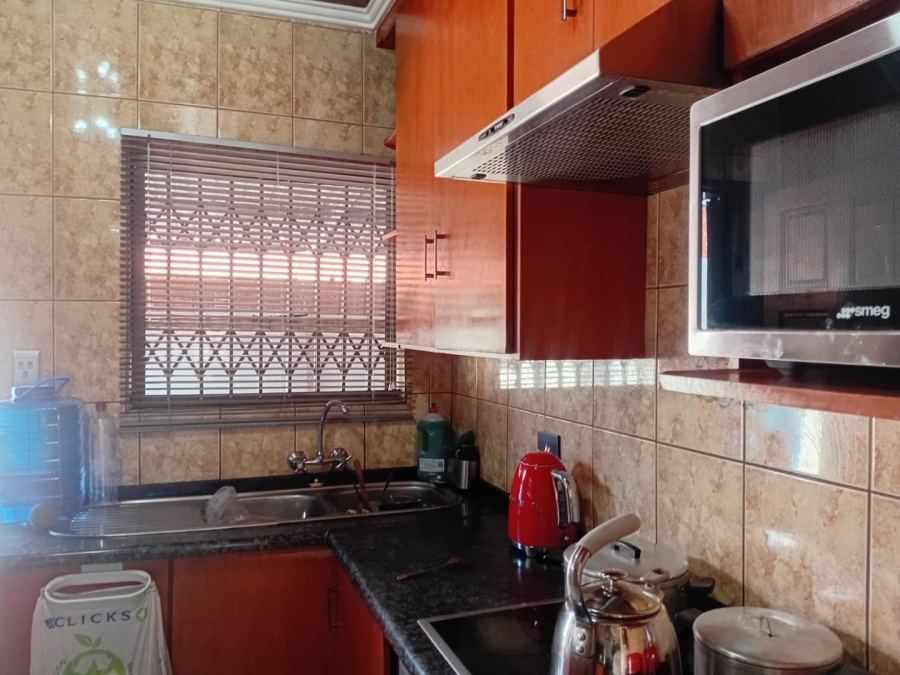 3 Bedroom Property for Sale in Lindo Park Gauteng