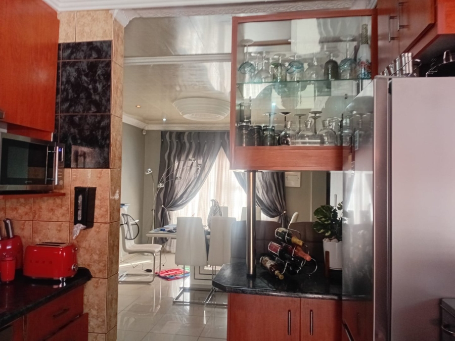 3 Bedroom Property for Sale in Lindo Park Gauteng