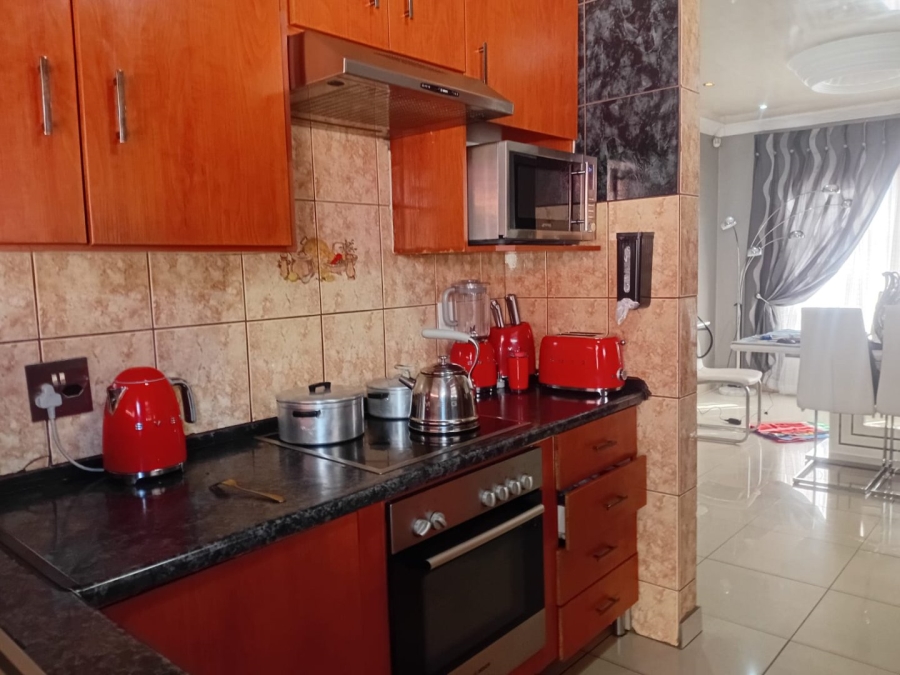 3 Bedroom Property for Sale in Lindo Park Gauteng