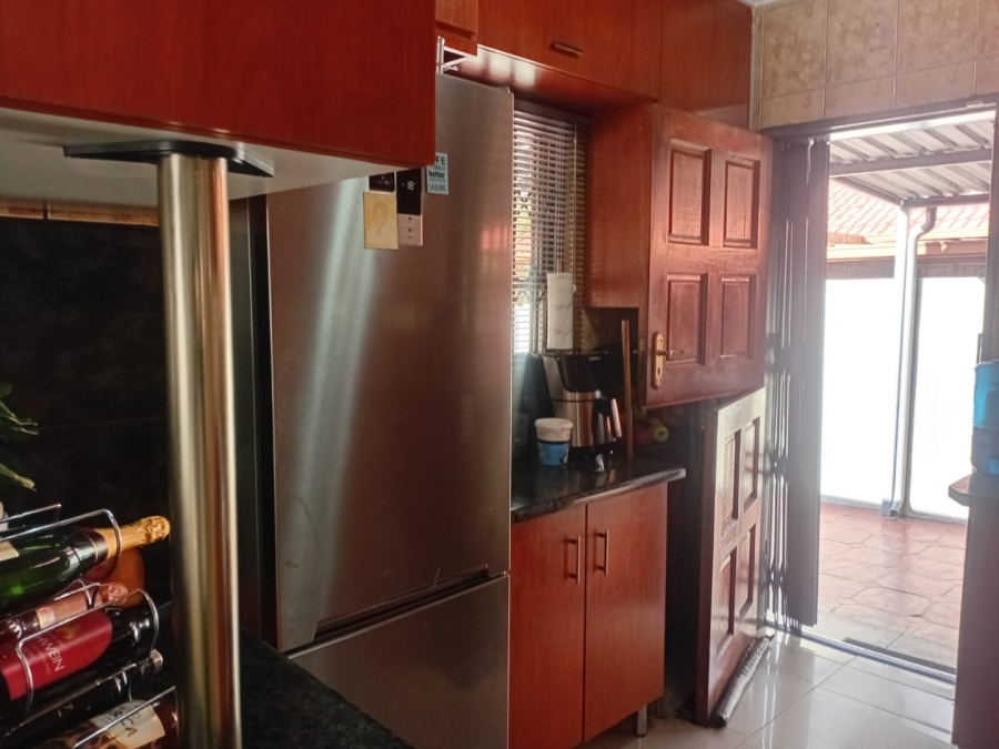 3 Bedroom Property for Sale in Lindo Park Gauteng