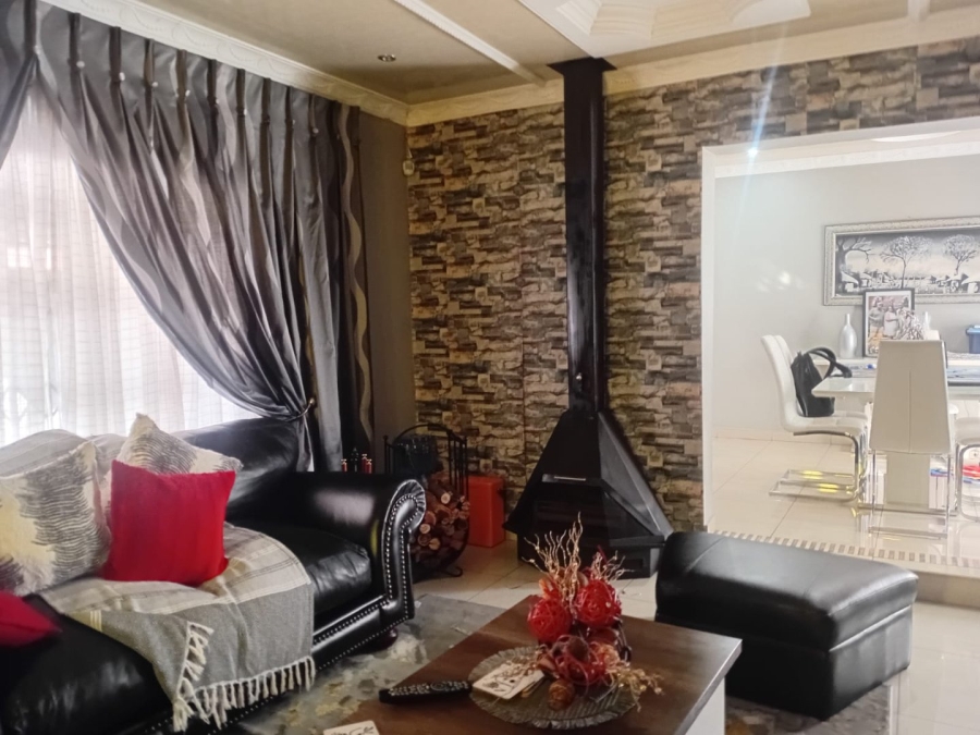 3 Bedroom Property for Sale in Lindo Park Gauteng