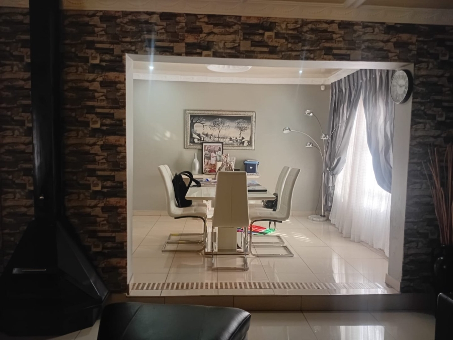 3 Bedroom Property for Sale in Lindo Park Gauteng
