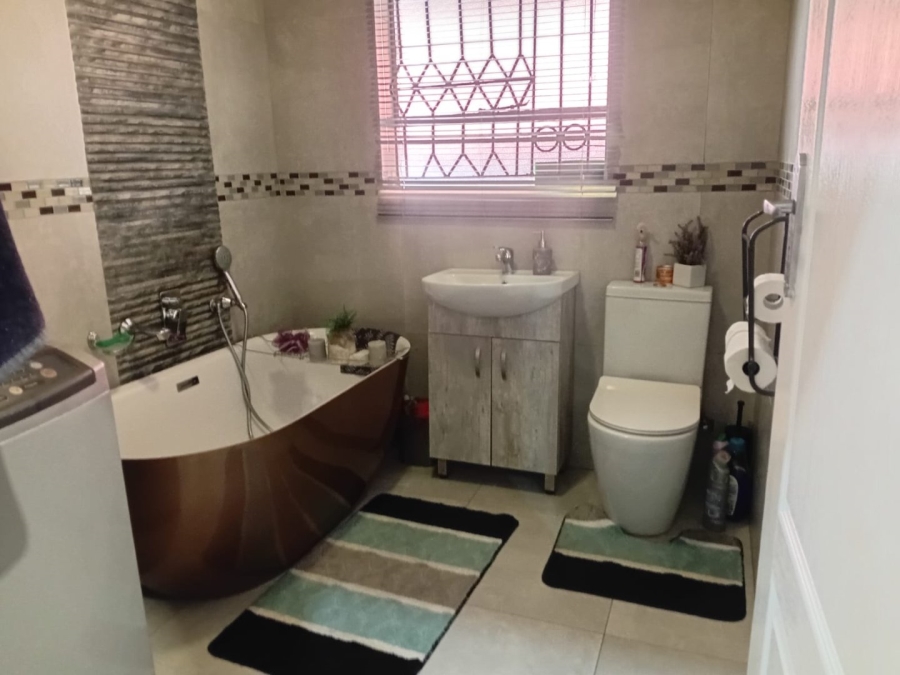 3 Bedroom Property for Sale in Lindo Park Gauteng