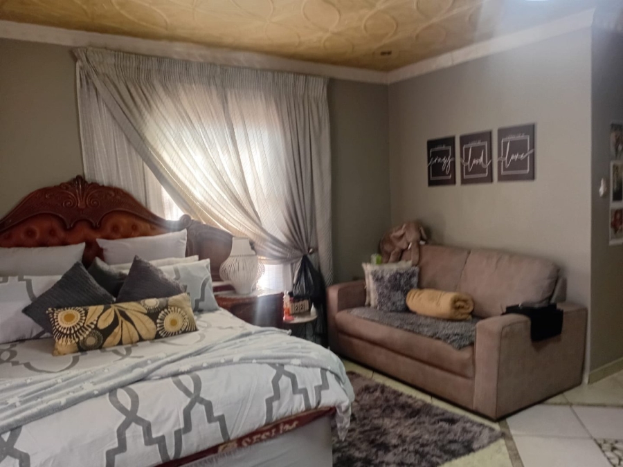 3 Bedroom Property for Sale in Lindo Park Gauteng