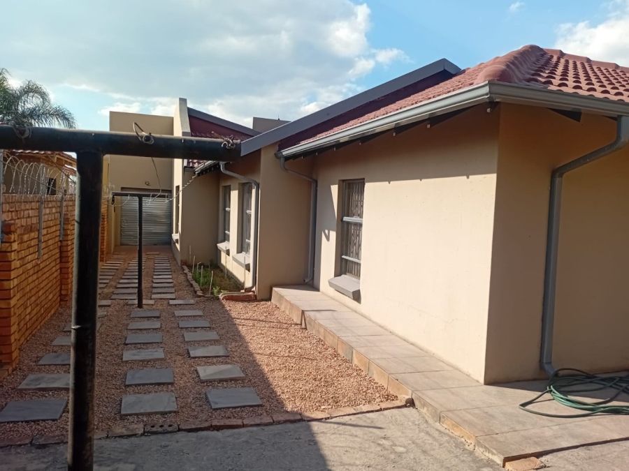 3 Bedroom Property for Sale in Lindo Park Gauteng