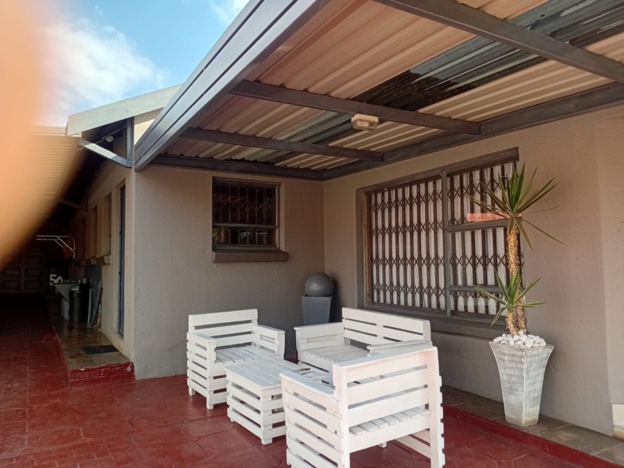 3 Bedroom Property for Sale in Lindo Park Gauteng